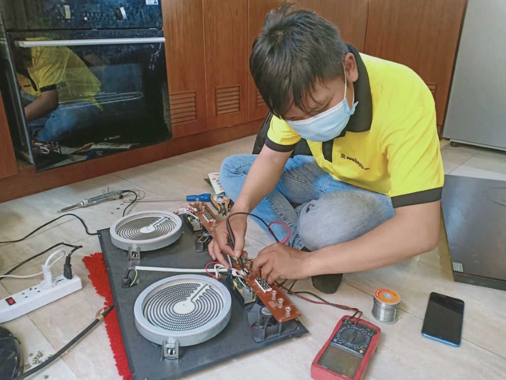 Dịch vụ sửa bếp từ Candy bị lỗi chập điện tại Sài Gòn