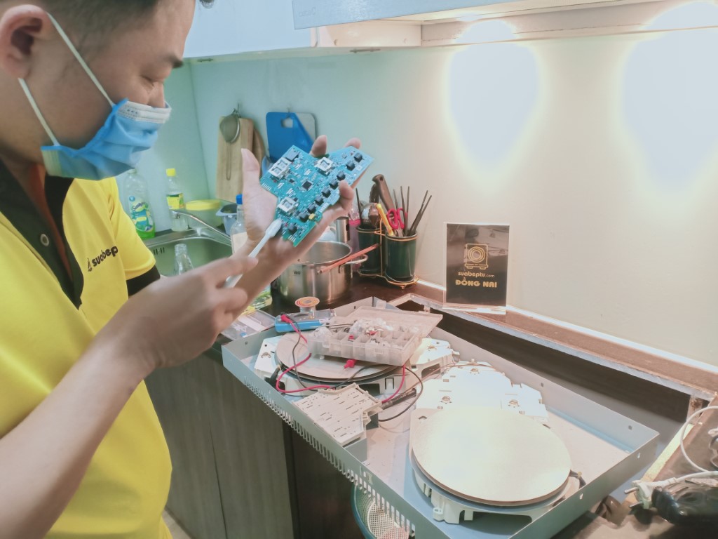Hướng dẫn sửa bếp hồng ngoại Washi bị chập điện