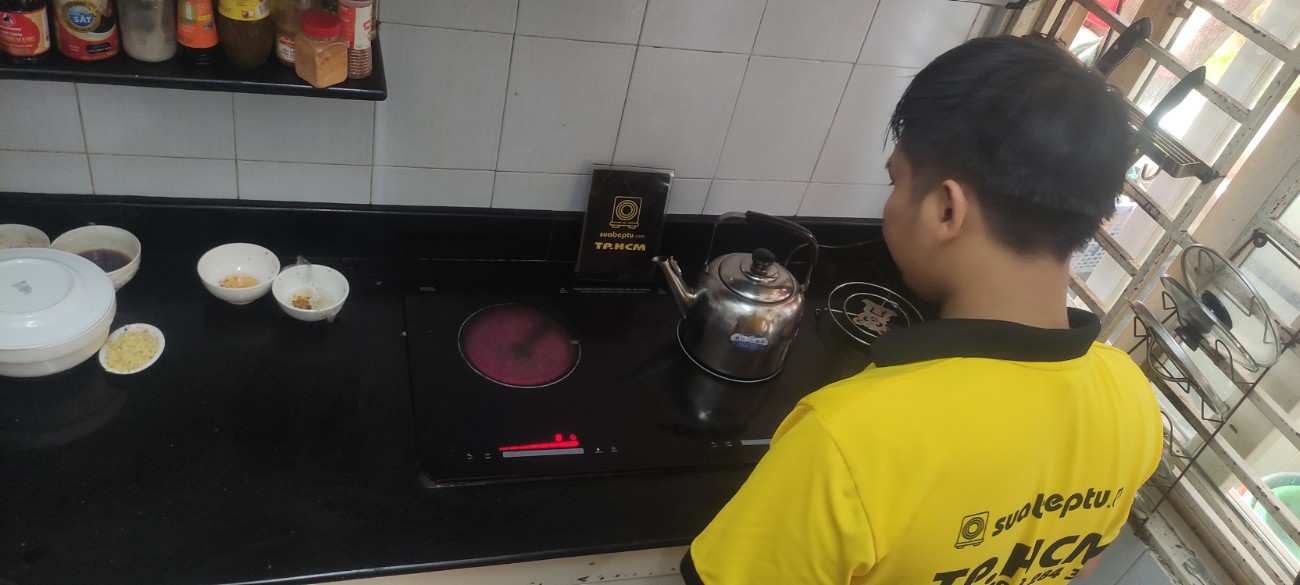 Dịch vụ thay mặt kính bếp từ tại đường Vũ Huy Tấn