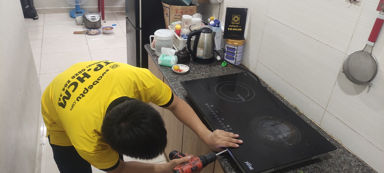 Thay mặt kính bếp từ tại đường Vạn Kiếp, Quận Bình Thạnh
