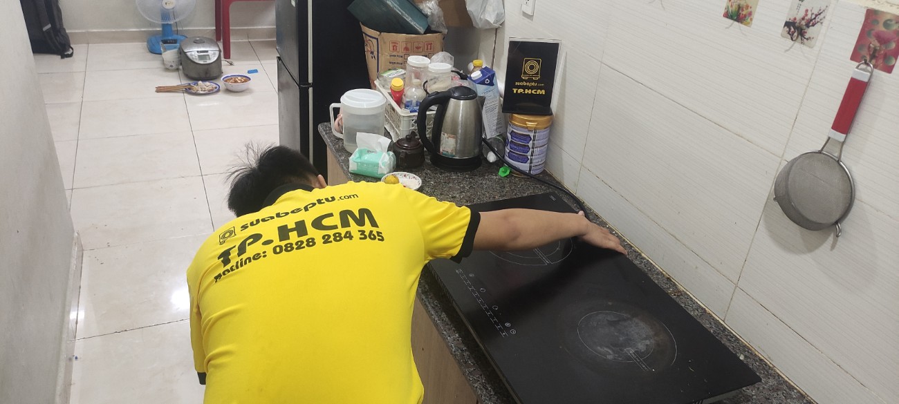 Thay mặt kính bếp từ tại đường Võ Trường Toản, Quận Bình Thạnh