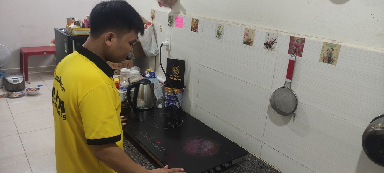 Thay mặt kính bếp từ tại đường Gò Mây, Quận Bình Tân