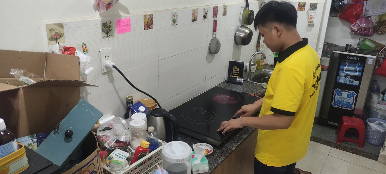 Thay mặt kính bếp từ tại đường Trường Sa, Quận Bình Thạnh