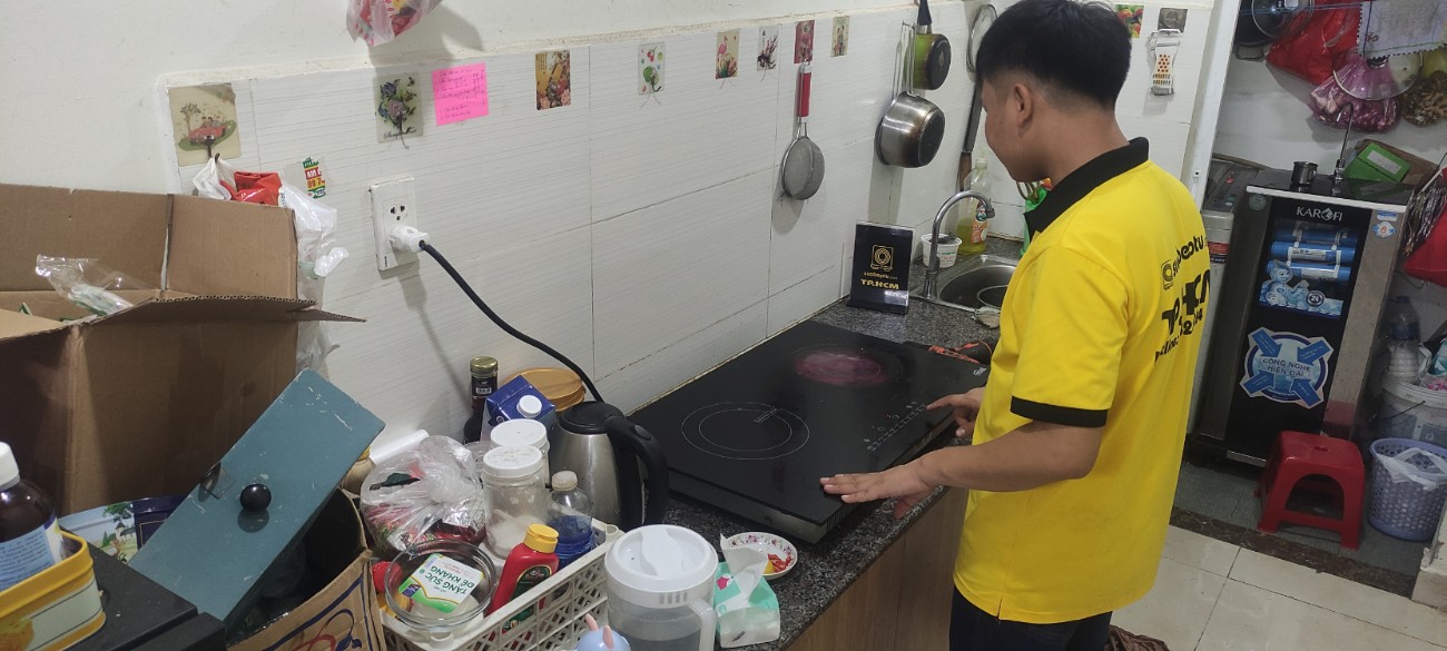 Thay mặt kính bếp từ tại đường Võ Duy Ninh, Quận Bình Thạnh