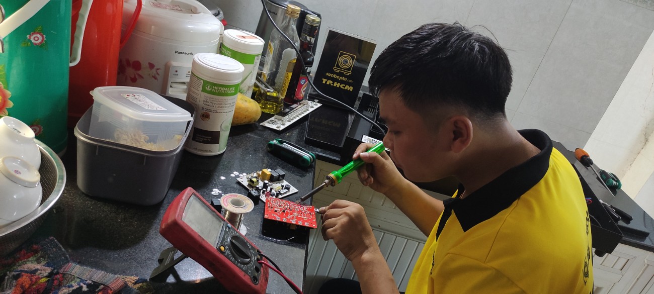 Dịch vụ thay mặt kính bếp điện từ tại đường Ung Văn Khiêm