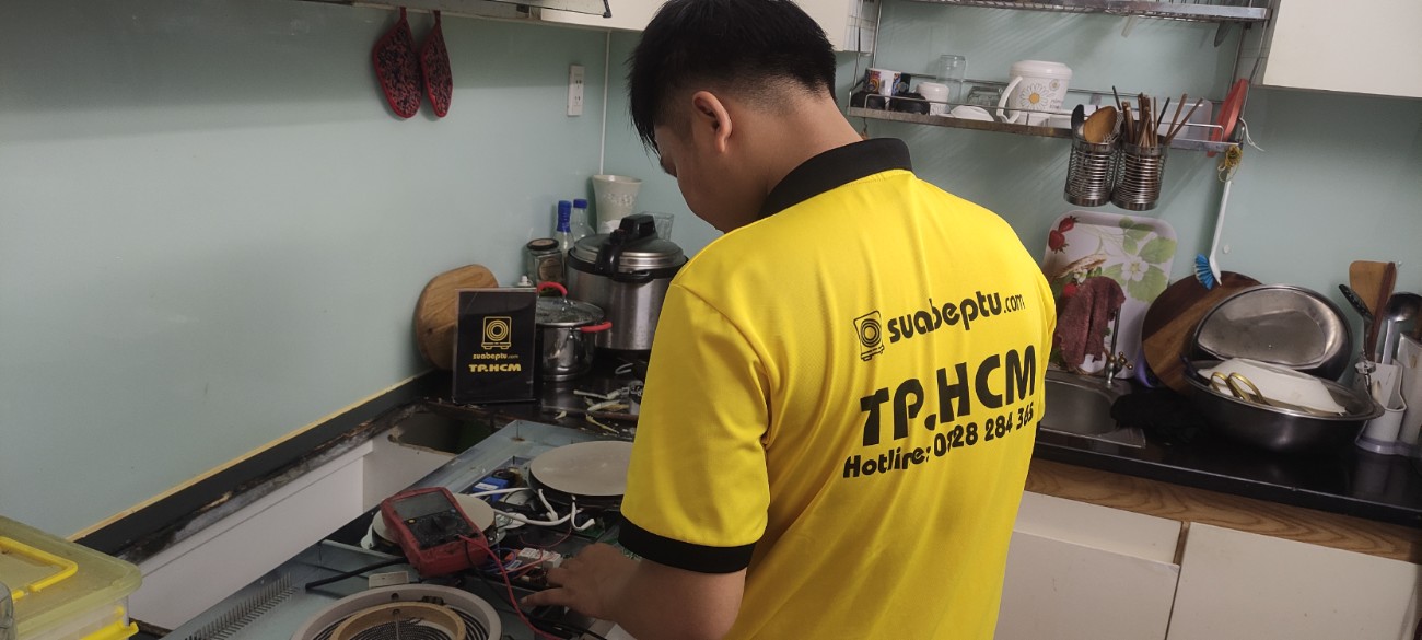 Dịch vụ thay mặt kính bếp điện từ tại đường Phan Văn Hân