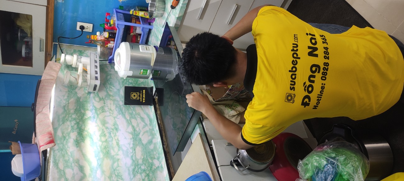 Thay mặt kính bếp từ tại đường Quốc lộ 13, Quận Bình Thạnh