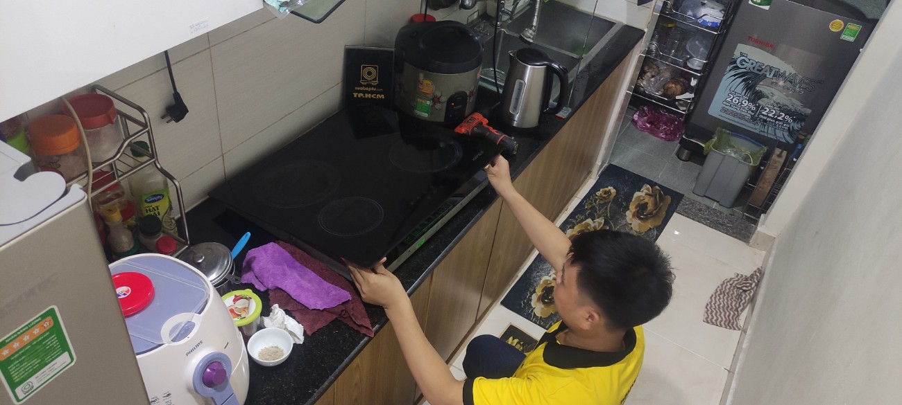 Thay mặt kính bếp từ tại đường Xô Viết Nghệ Tĩnh, Quận Bình Thạnh