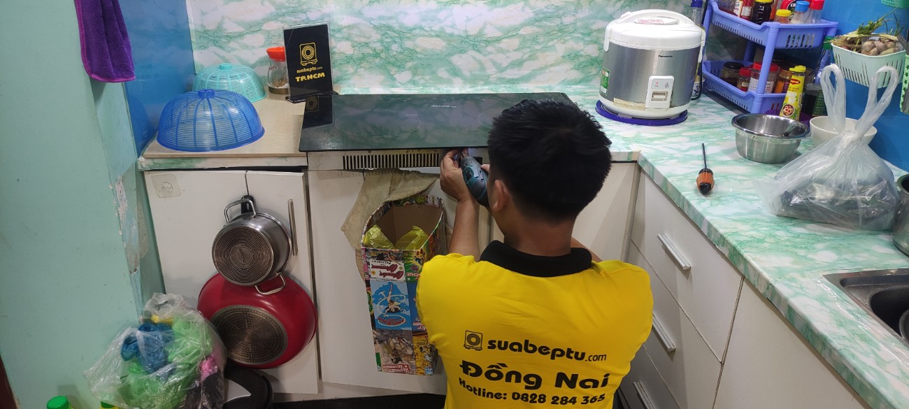 Thay mặt kính bếp từ tại đường Trần Bình Trọng, Quận Bình Thạnh