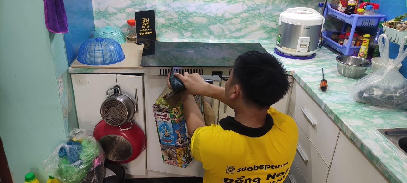 Thay mặt kính bếp từ tại đường Hòa Hảo, Quận 11