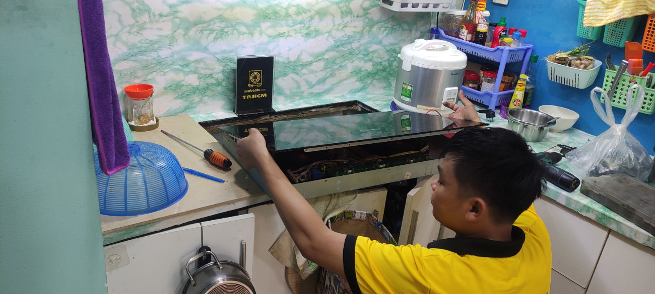 Dịch vụ thay mặt kính bếp điện từ tại đường Trần Kế Xương
