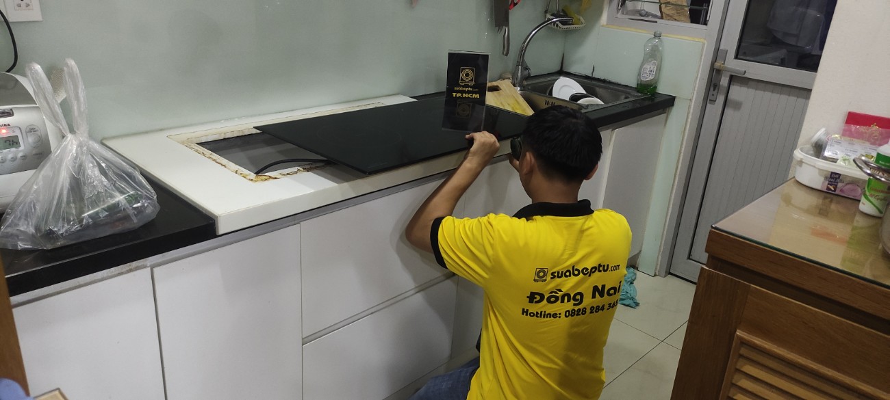 Thay mặt kính bếp từ tại đường Phạm Đăng Giảng, Quận Bình Tân