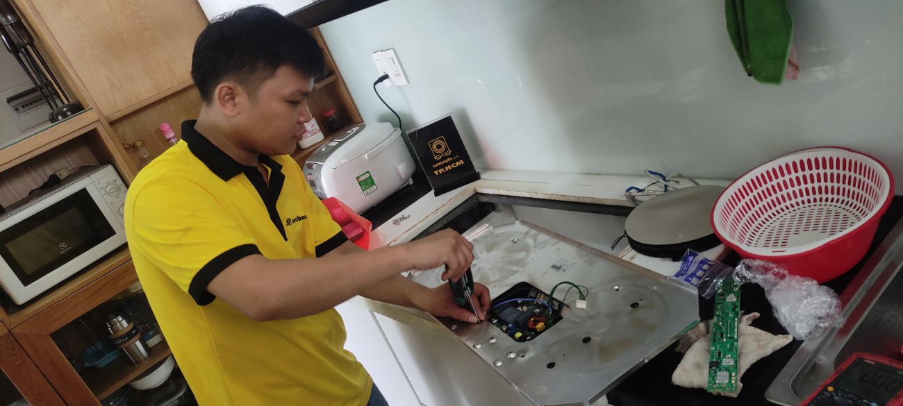 Thay mặt kính bếp từ tại đường Phó Đức Chính, Quận Bình Thạnh
