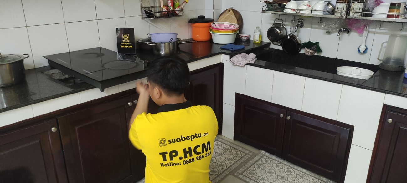 Thay mặt kính bếp từ tại đường Vũ Ngọc Phan, Quận Bình Thạnh