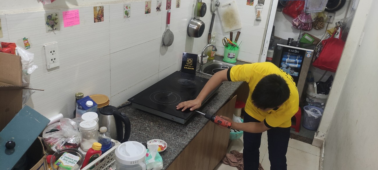 Thay mặt kính bếp từ tại đường Lê Trọng Tấn, Quận Bình Tân