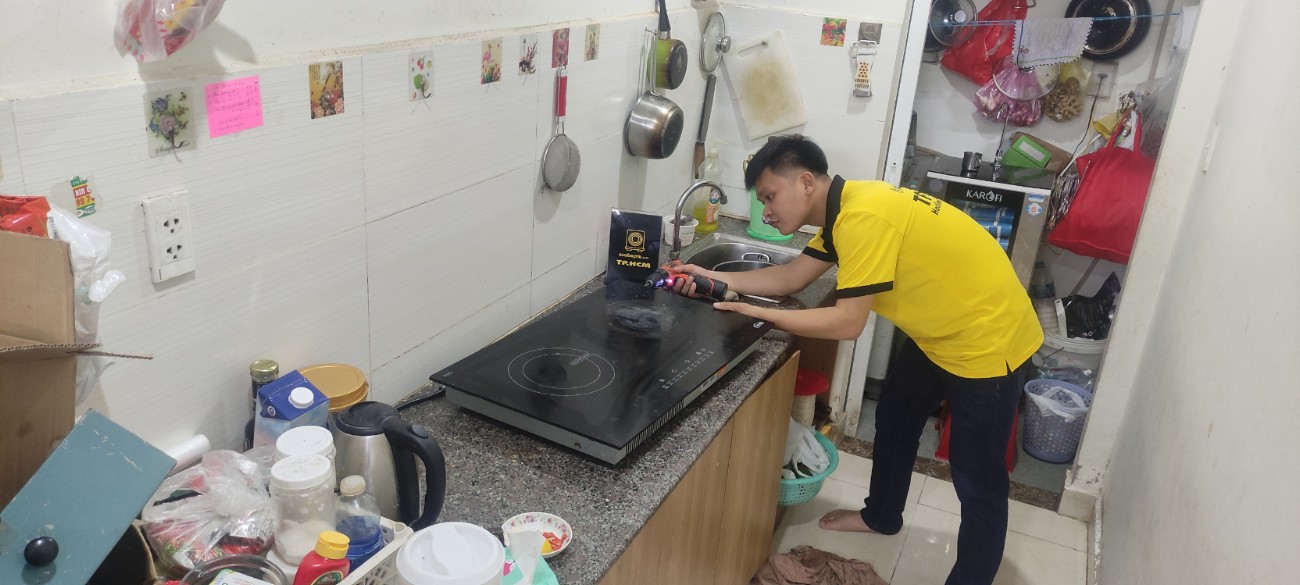 Dịch vụ thay mặt kính bếp từ tại đường Trần Văn Kỷ