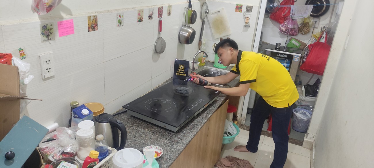 Dịch vụ thay mặt kính bếp từ tại đường Phan Văn Hân