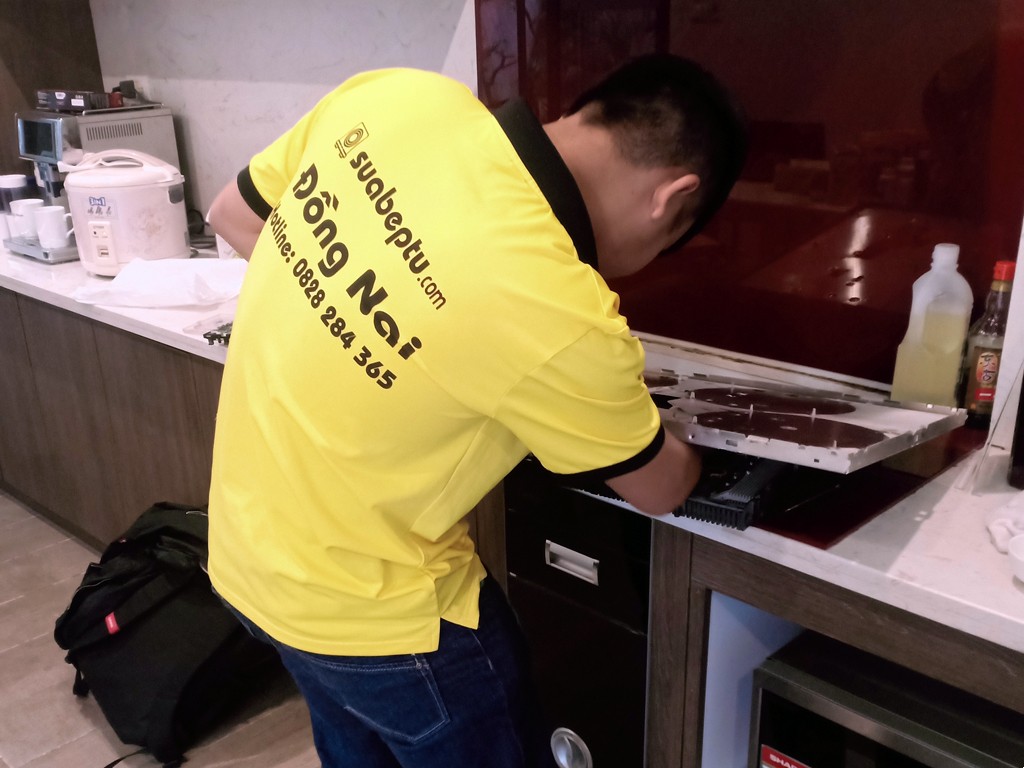 Dịch vụ sửa bếp hồng ngoại AEG